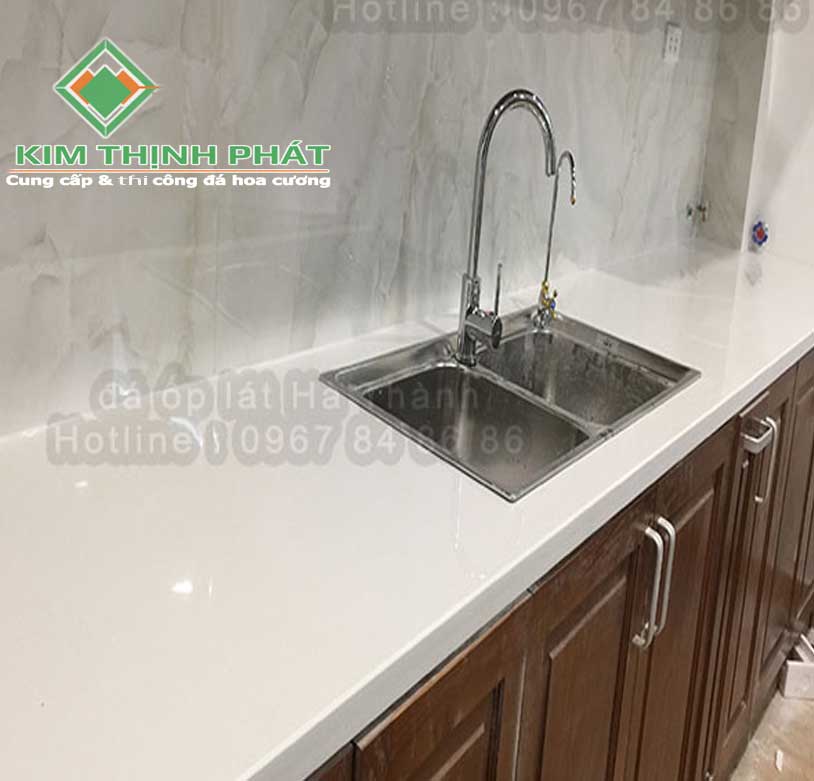 đá nhân tạo bếp