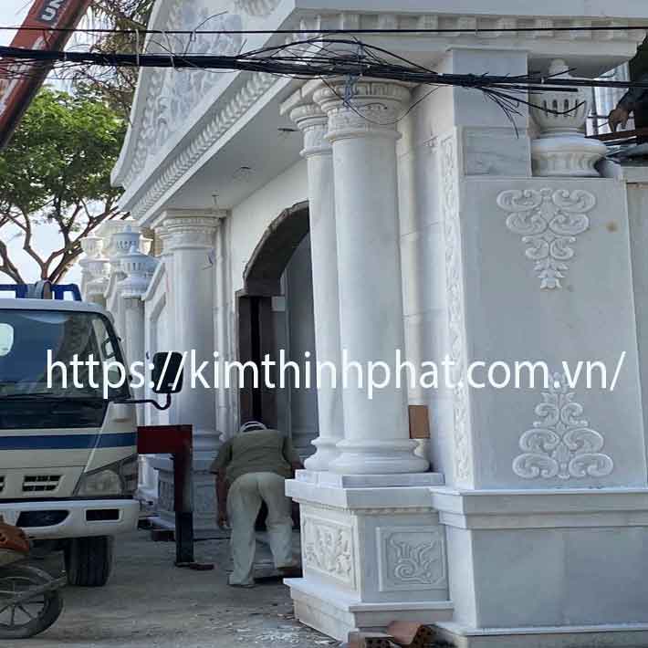 đá hoa cương cột vuông